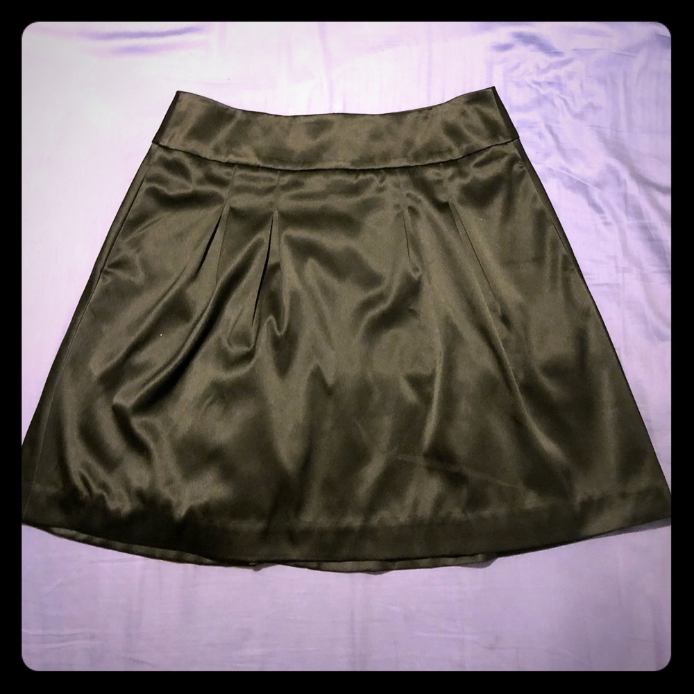 White House black market  4,6 black satin skirt
